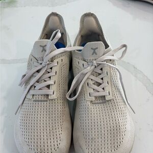Flux Beige Sneakers